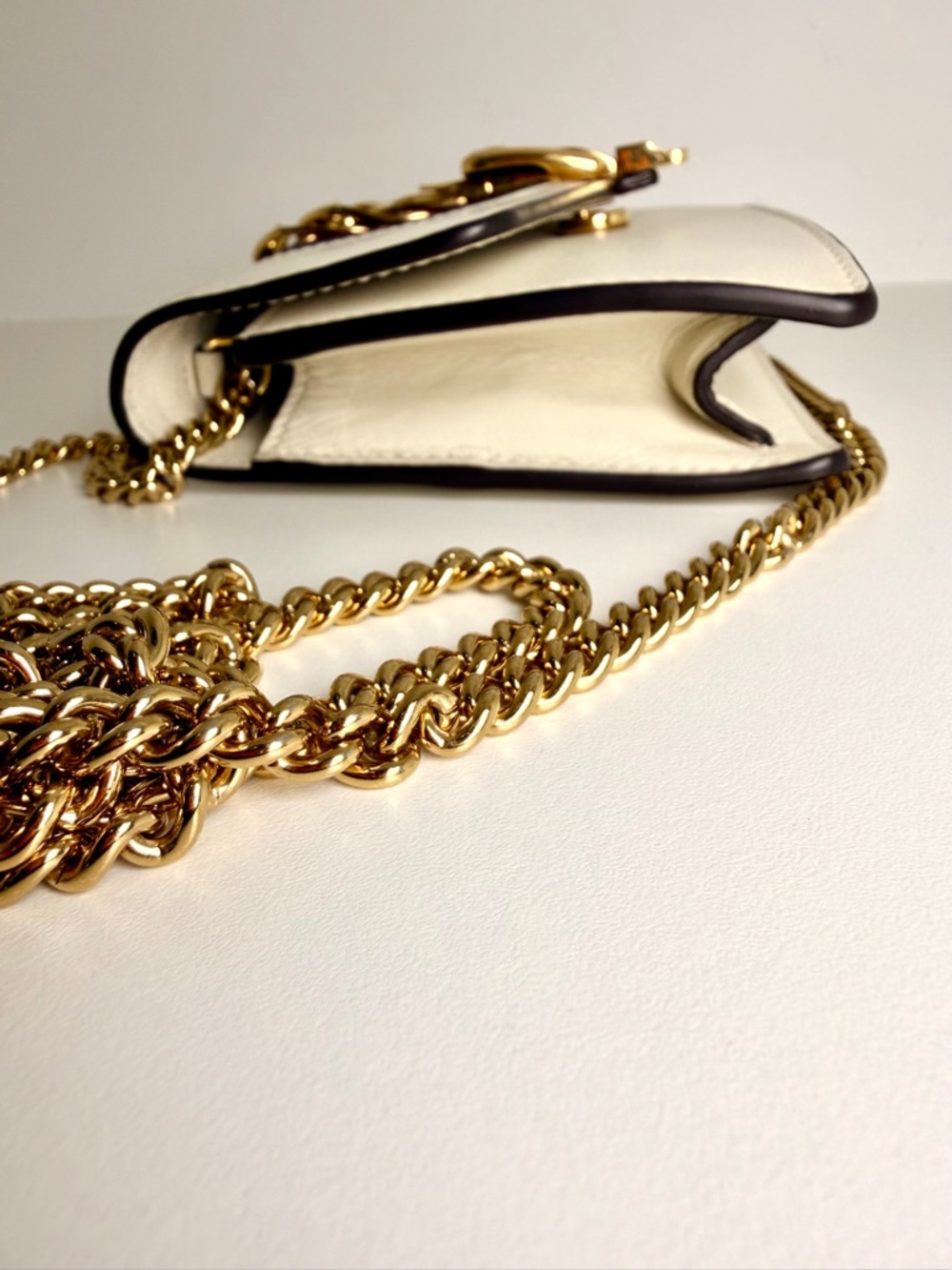 Gucci Sylvie Mini WOC detachable Crossbody chain LIKE NEW - Picture 5 of 11